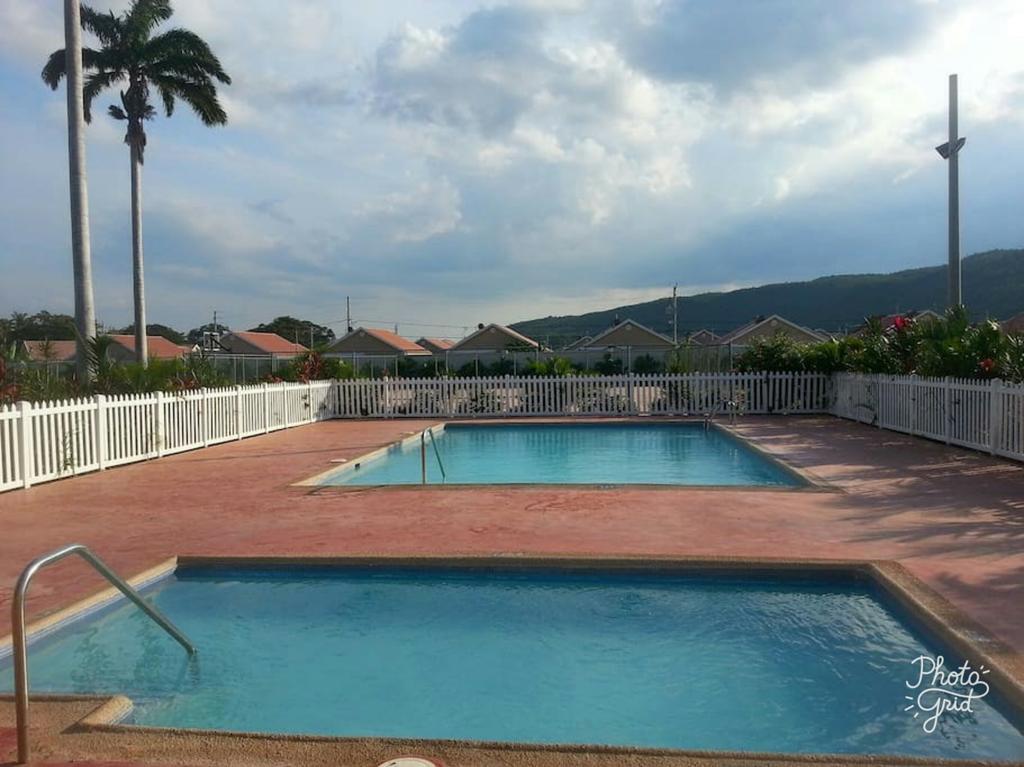 Caymanas Estate Beautiful Three Bedroom House Spanish Town Exteriör bild